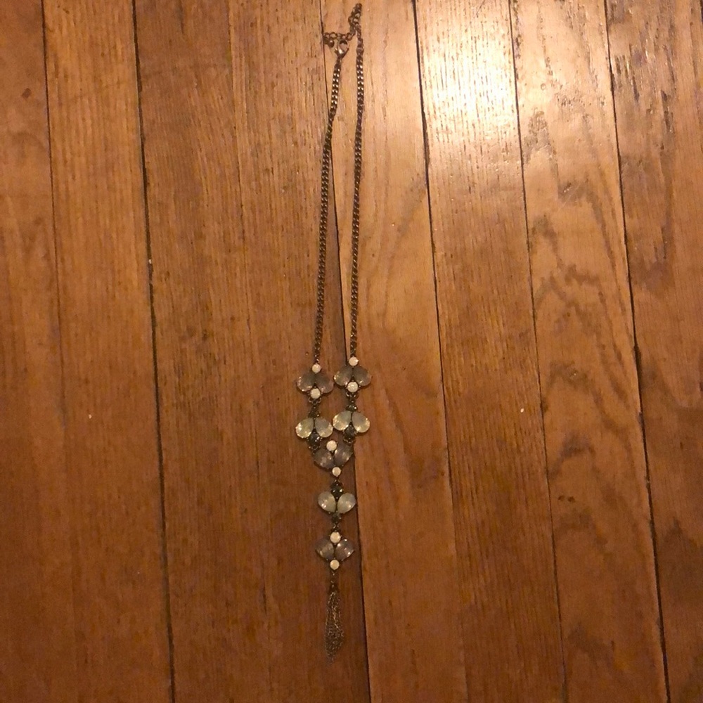 Beautiful boutique Y necklace